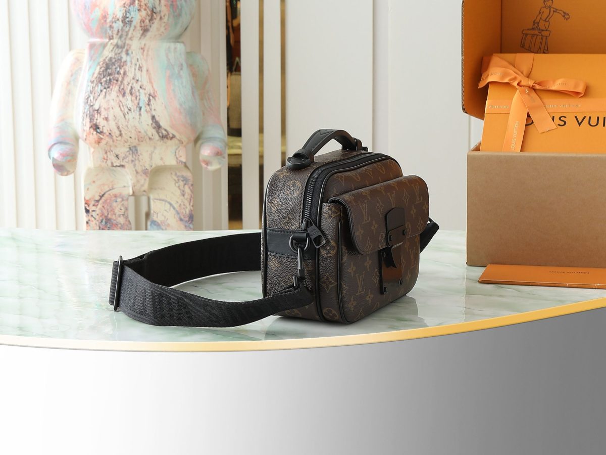 LV S Lock Messenger - Image 4