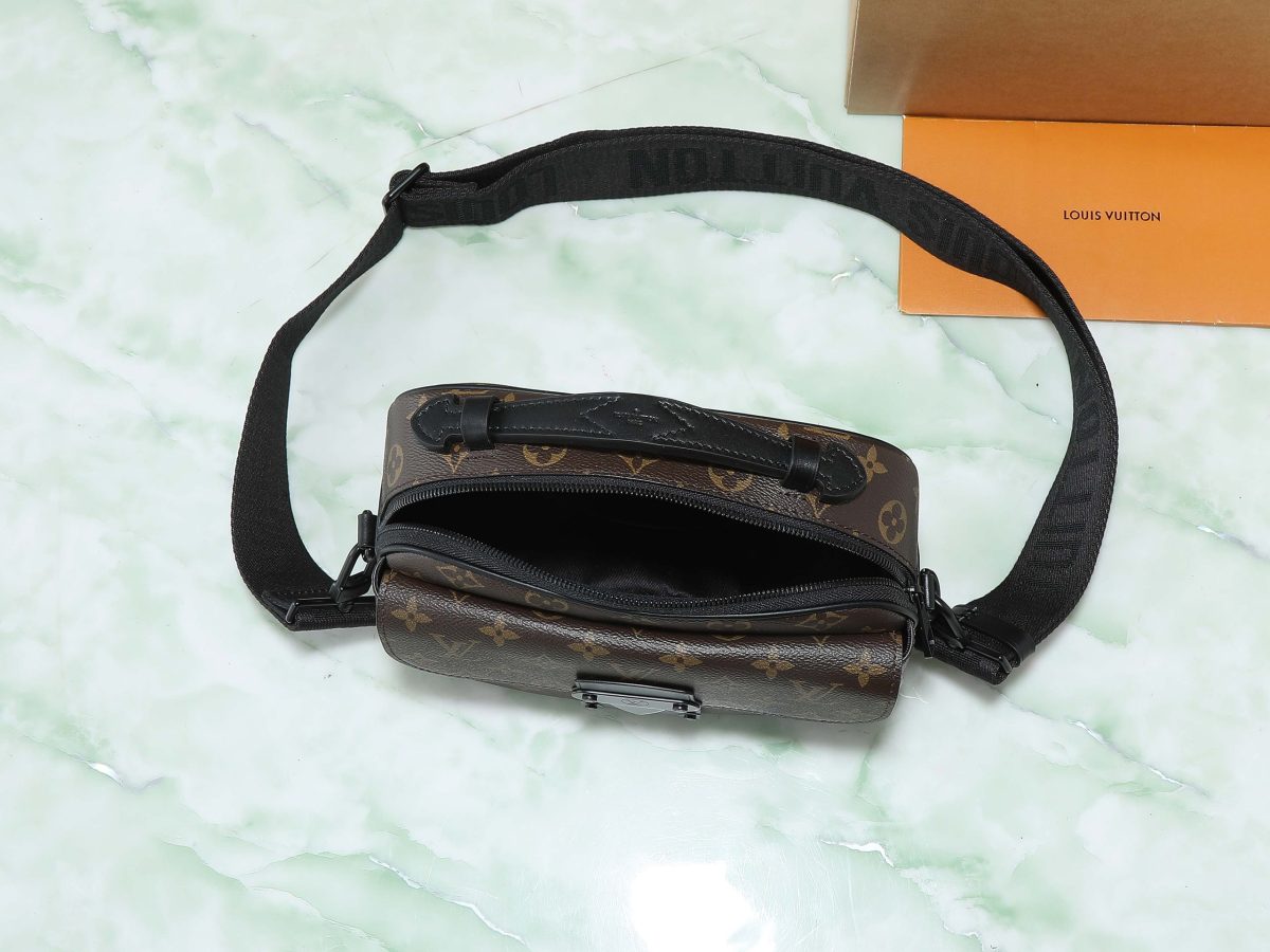 LV S Lock Messenger - Image 6