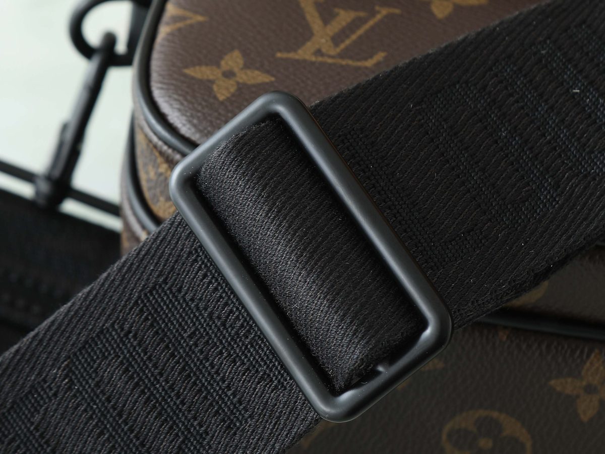 LV S Lock Messenger - Image 10