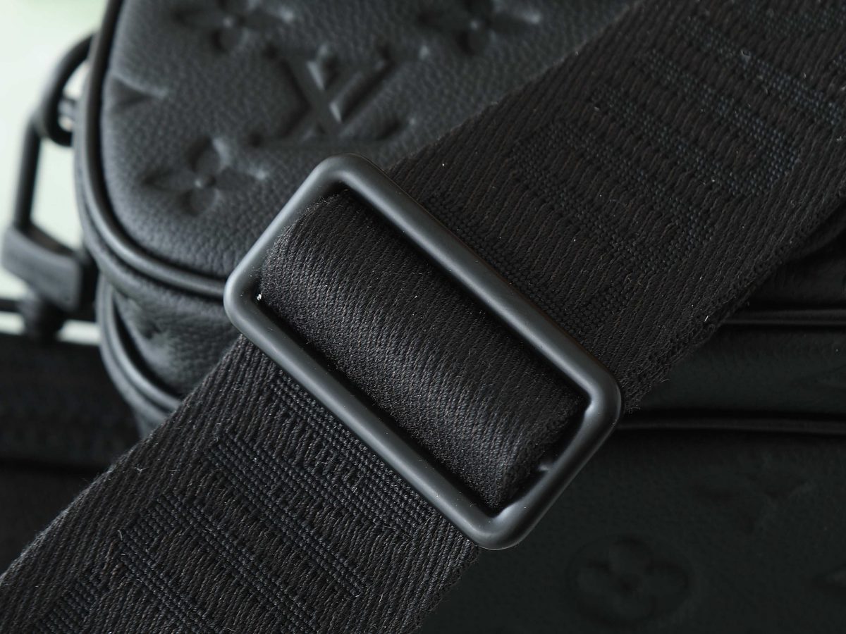 LV S Lock Messenger - Image 12