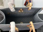 LV Onthego MM - Image 7