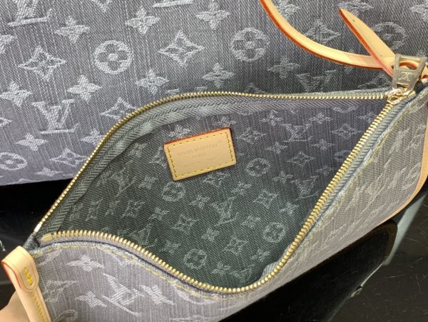 LV CarryAll MM - Image 8