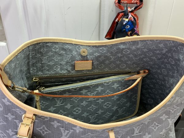 LV CarryAll MM - Image 7