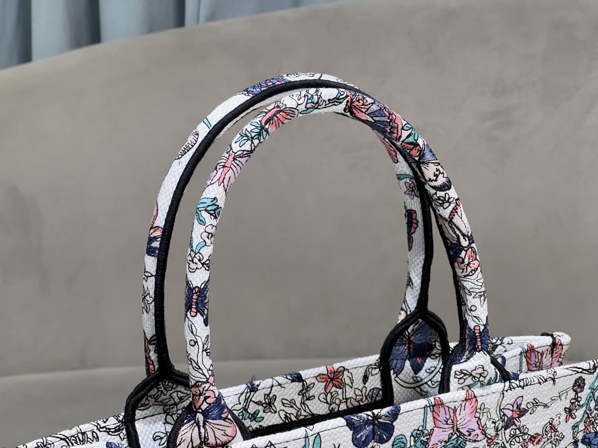 Dior Book Tote Medium Bag - Image 7
