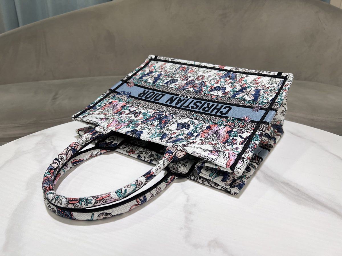 Dior Book Tote Medium Bag - Image 4