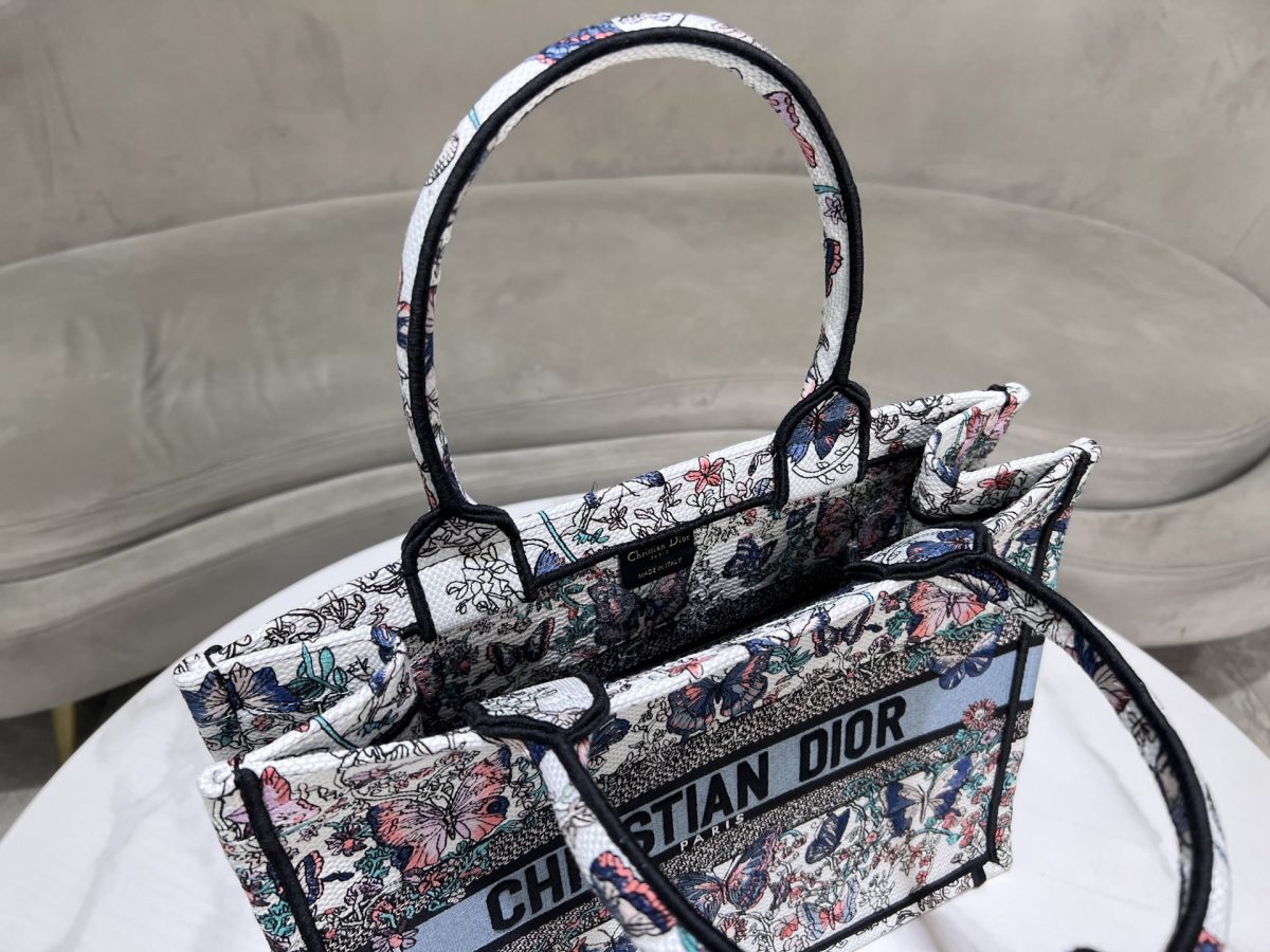 Dior Book Tote Medium Bag - Image 8