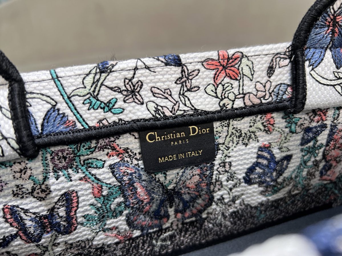 Dior Book Tote Medium Bag - Image 9