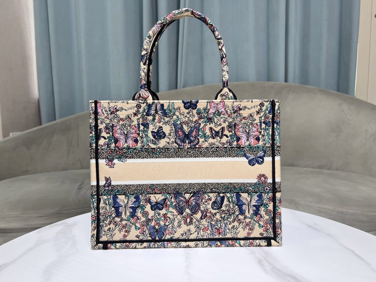 Dior Book Tote Medium Bag - Image 4