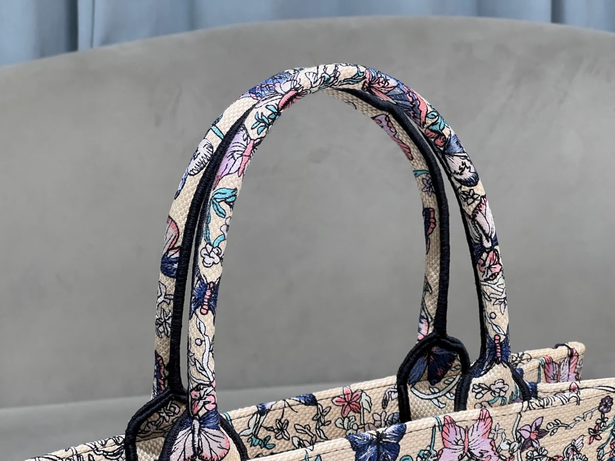 Dior Book Tote Medium Bag - Image 5