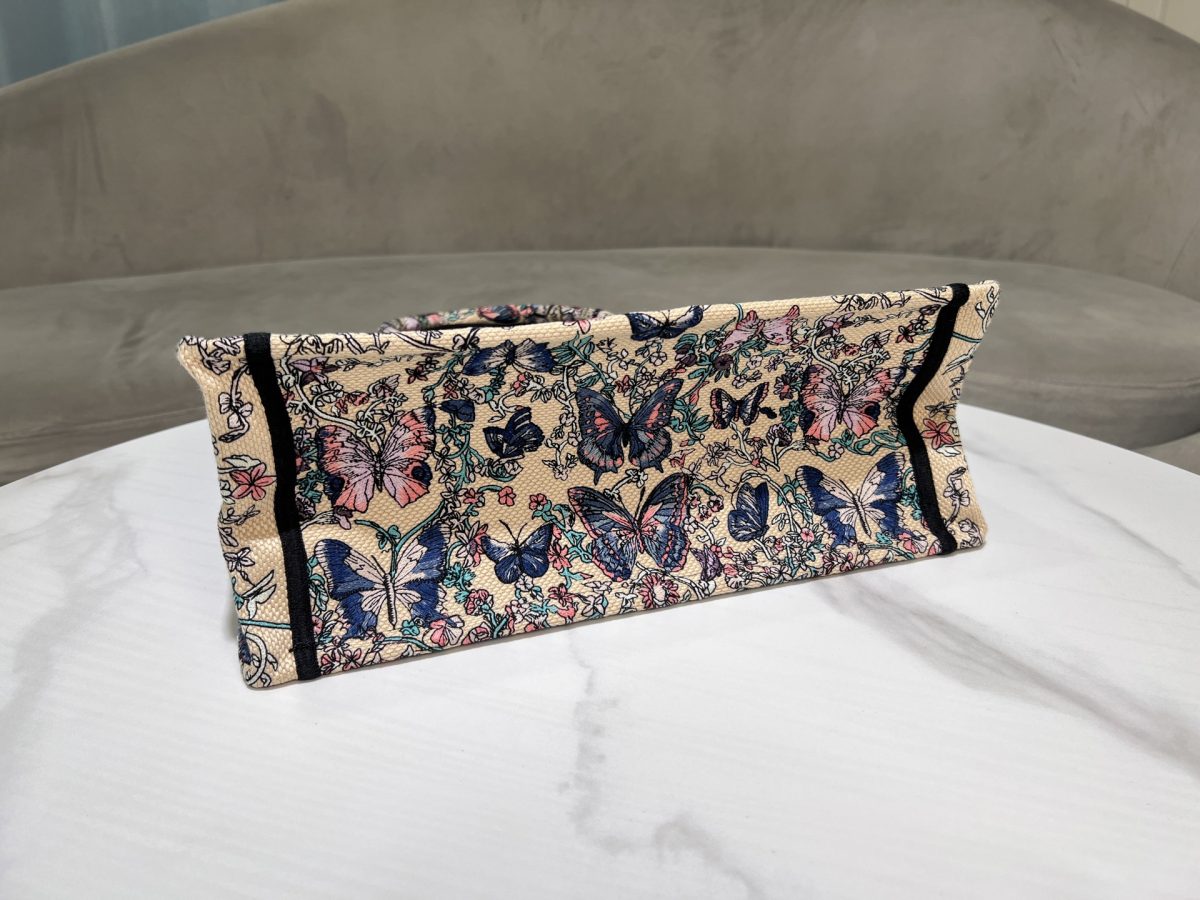 Dior Book Tote Medium Bag - Image 6