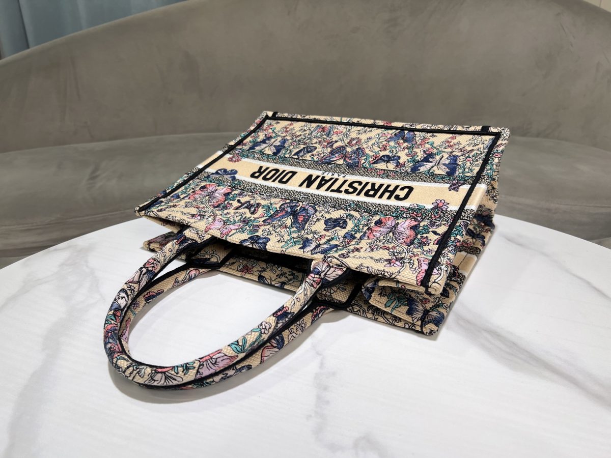 Dior Book Tote Medium Bag - Image 7