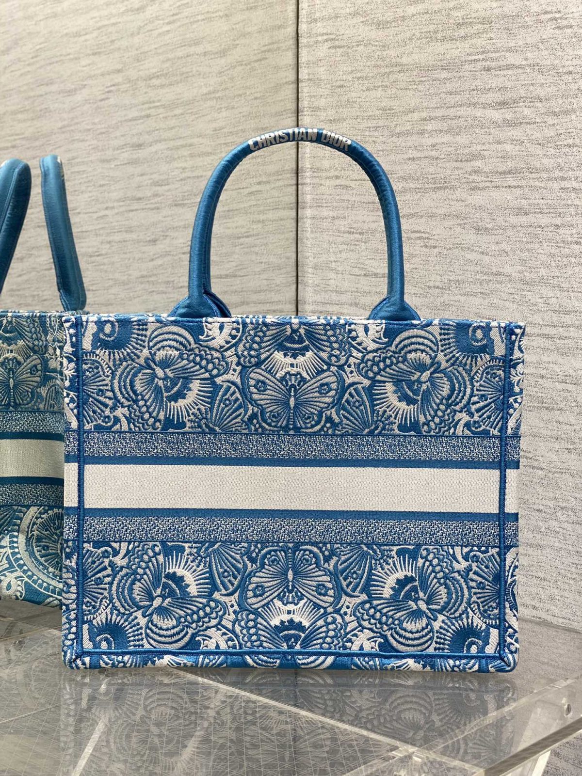 Dior Book Tote Medium Bag - Image 2