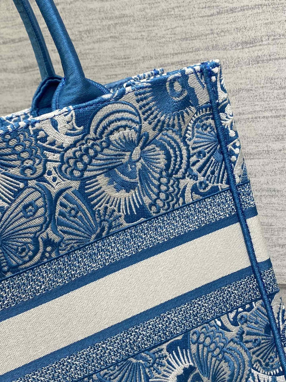 Dior Book Tote Medium Bag - Image 5
