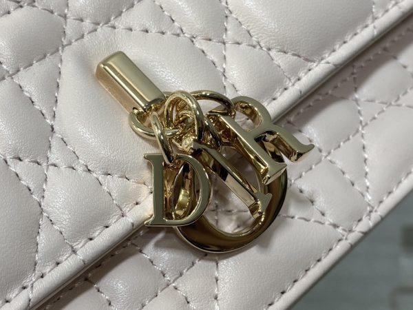 Dior Pearl Chain Bag - Image 7