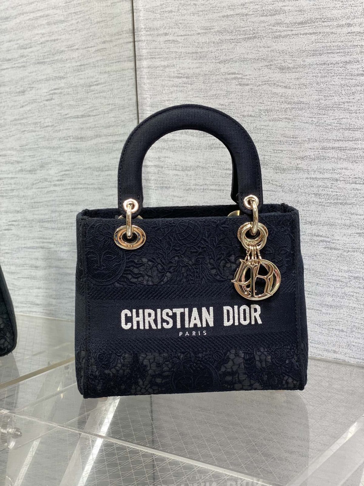 Dior Medium Lady Handbag - Image 2