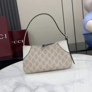 Gucci Emblem Shoulder Bag - Image 3