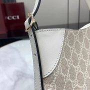 Gucci Emblem Shoulder Bag - Image 5