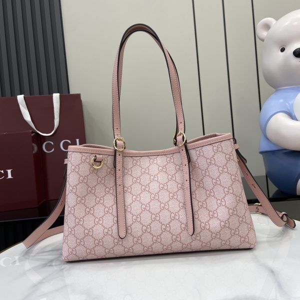 Gucci Emblem Medium Tote Bag