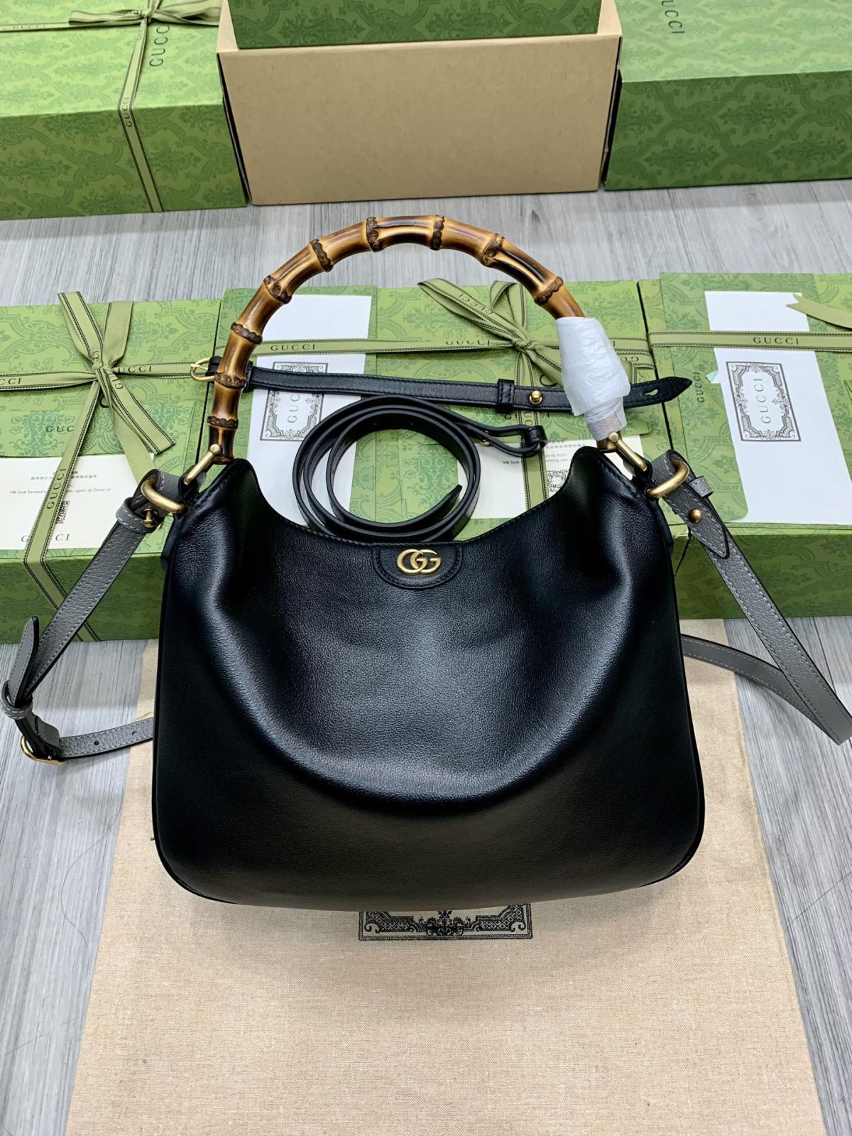 Gucci Diana Medium Shoulder Bag - Image 1