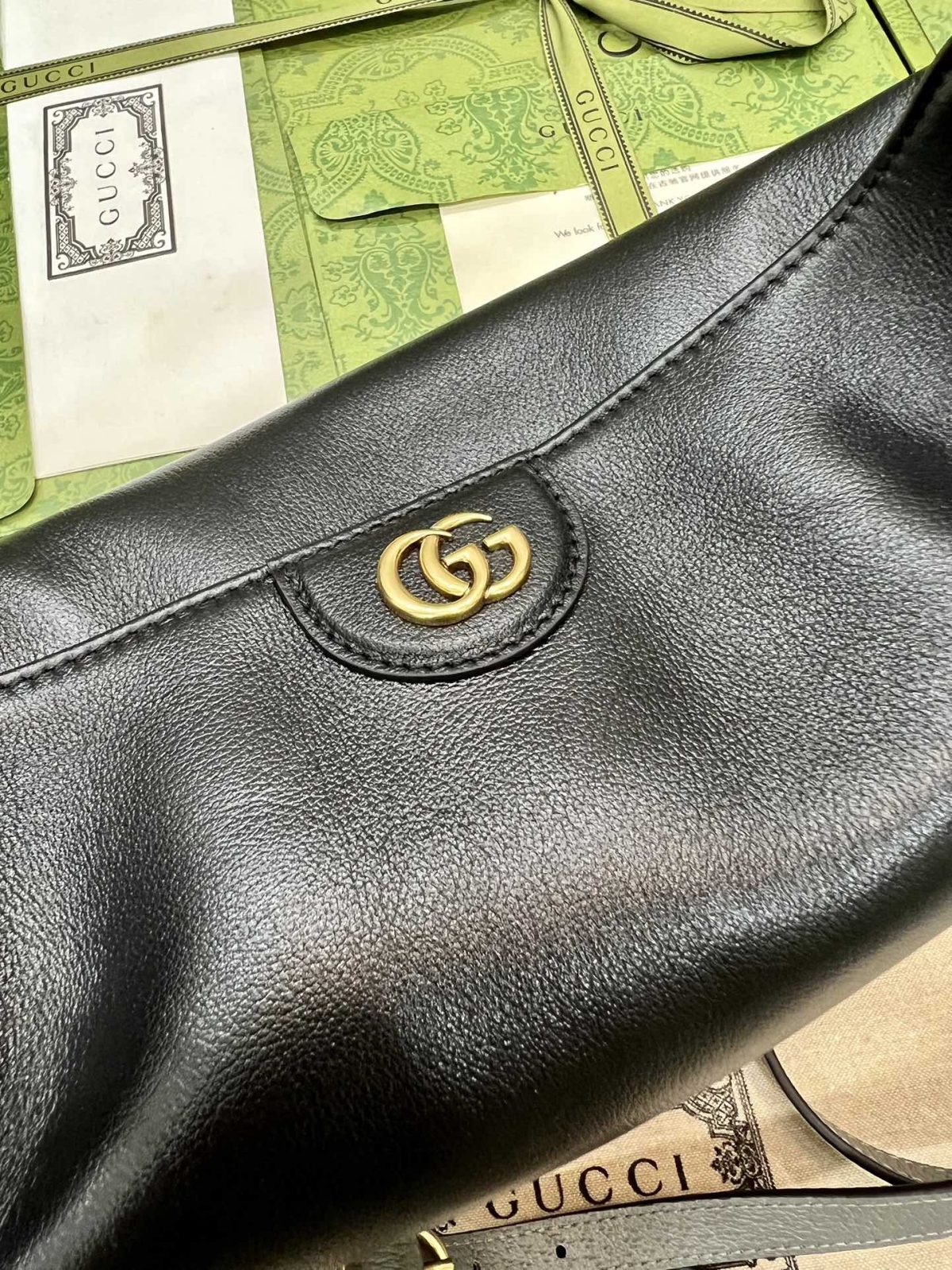 Gucci Diana Medium Shoulder Bag - Image 3
