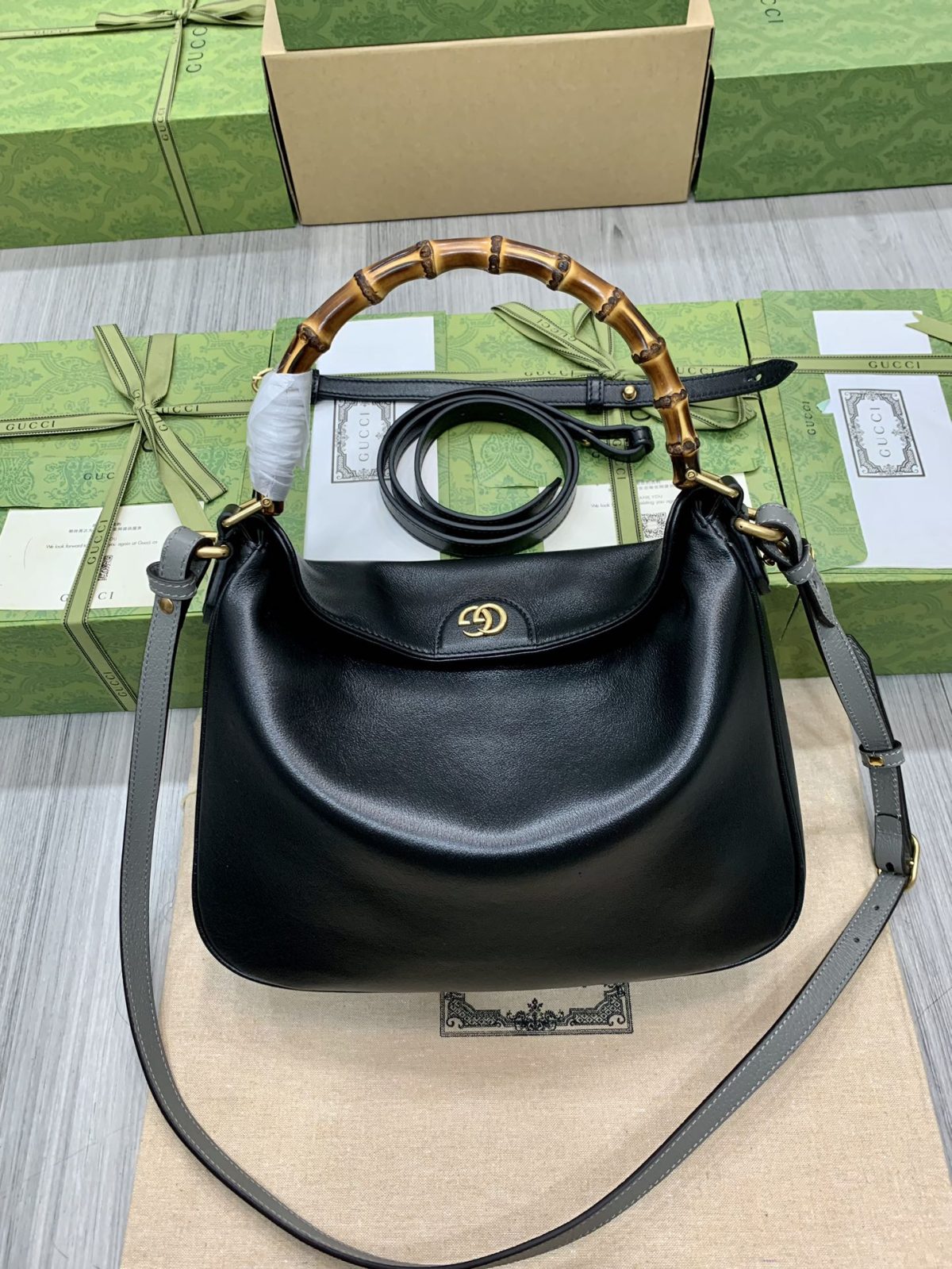 Gucci Diana Medium Shoulder Bag - Image 2