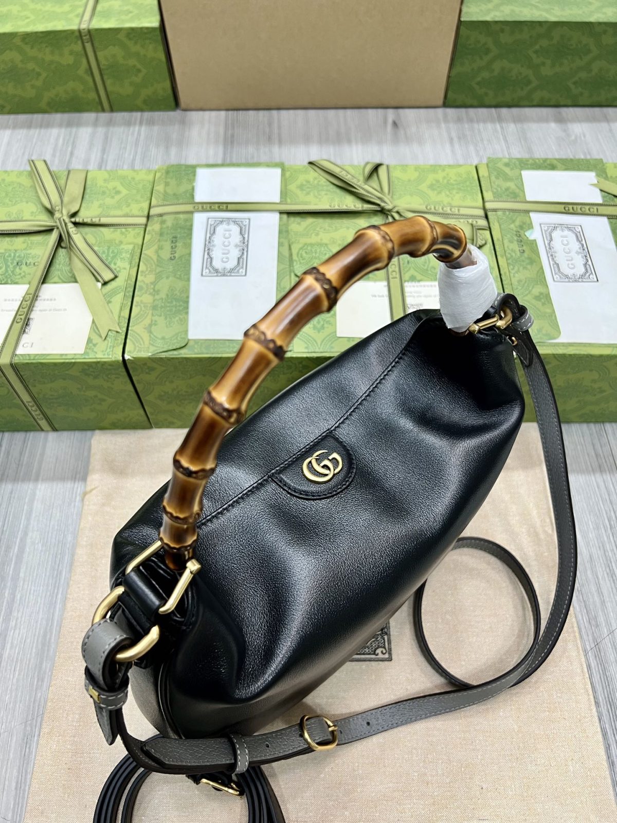 Gucci Diana Medium Shoulder Bag - Image 6