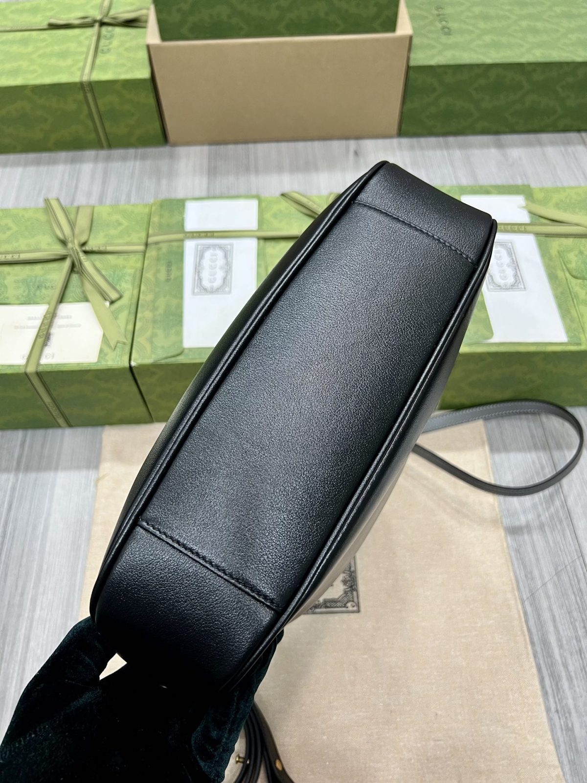 Gucci Diana Medium Shoulder Bag - Image 5