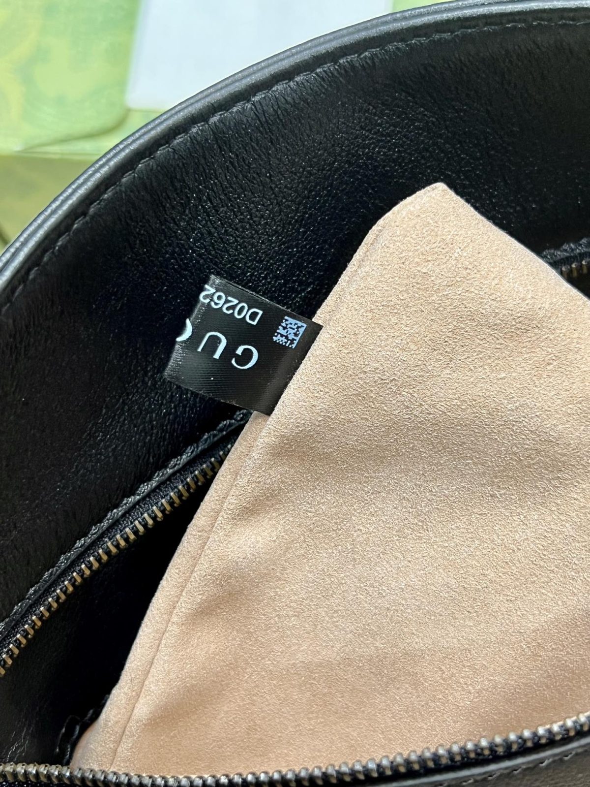 Gucci Diana Medium Shoulder Bag - Image 9