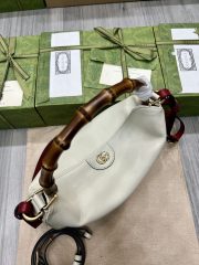 Gucci Diana Medium Shoulder Bag - Image 4