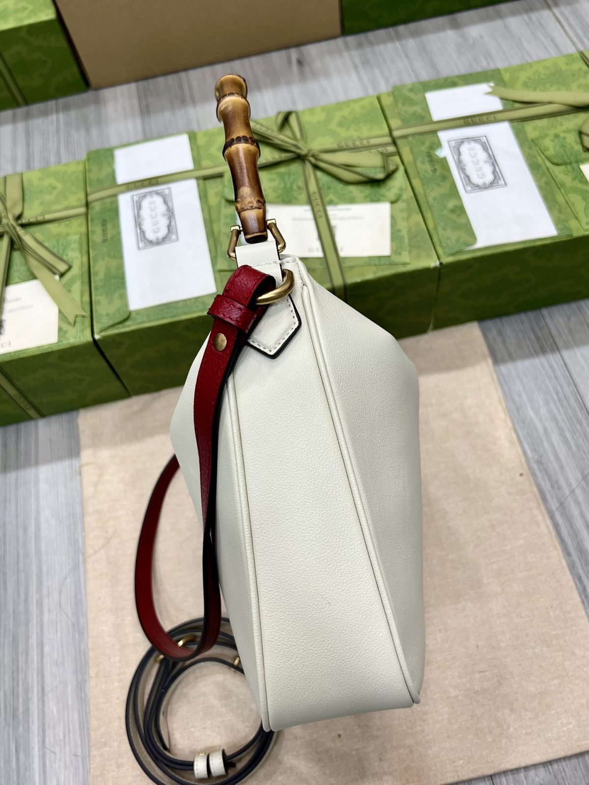 Gucci Diana Medium Shoulder Bag - Image 6