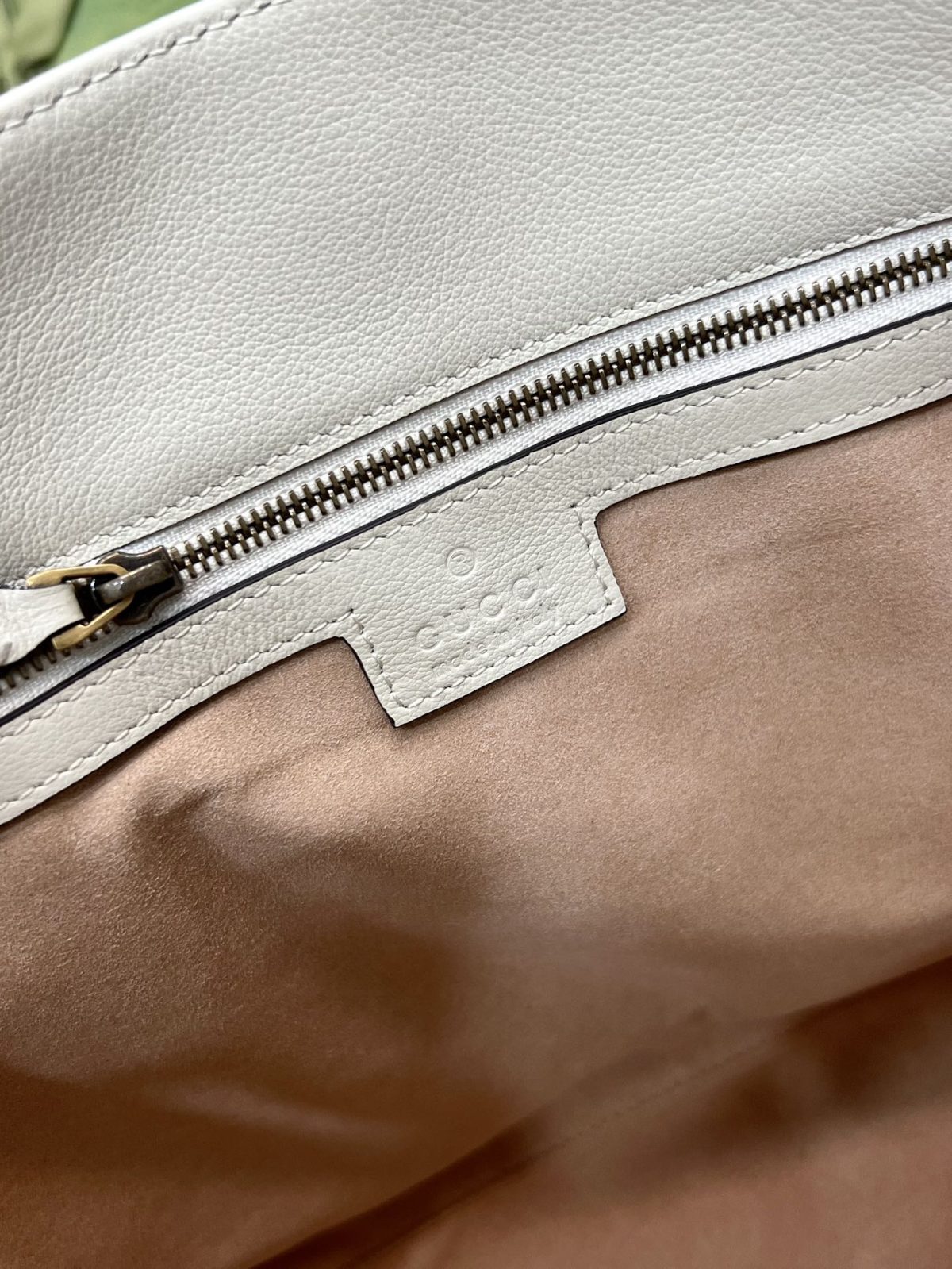 Gucci Diana Medium Shoulder Bag - Image 8