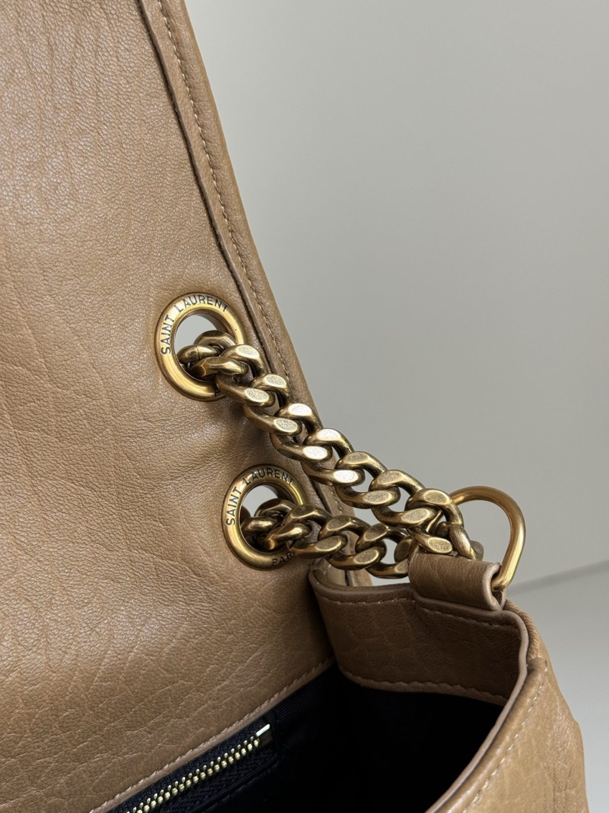 Yves Saint Laurent Niki Medium Bag - Image 9