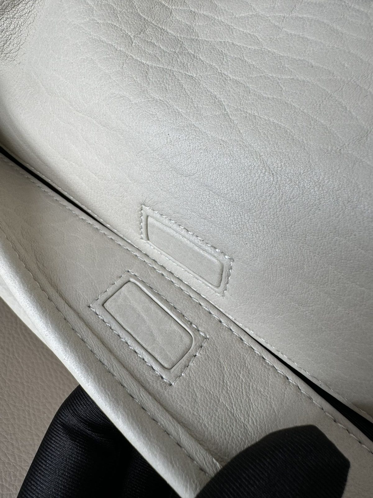 Yves Saint Laurent Niki Medium Bag - Image 9