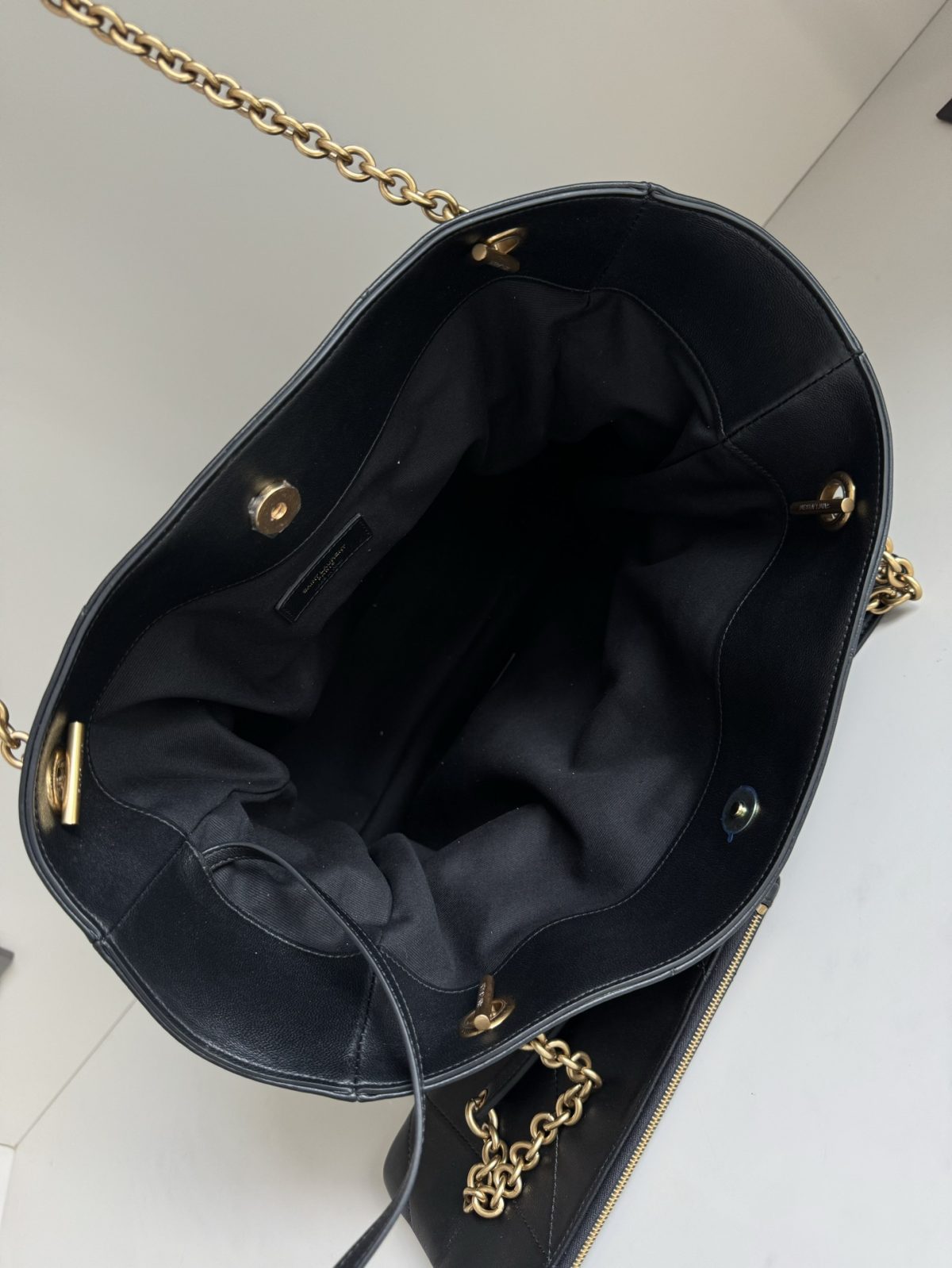 Yves Saint Laurent Jamie 4.3 Large Pochon - Image 8