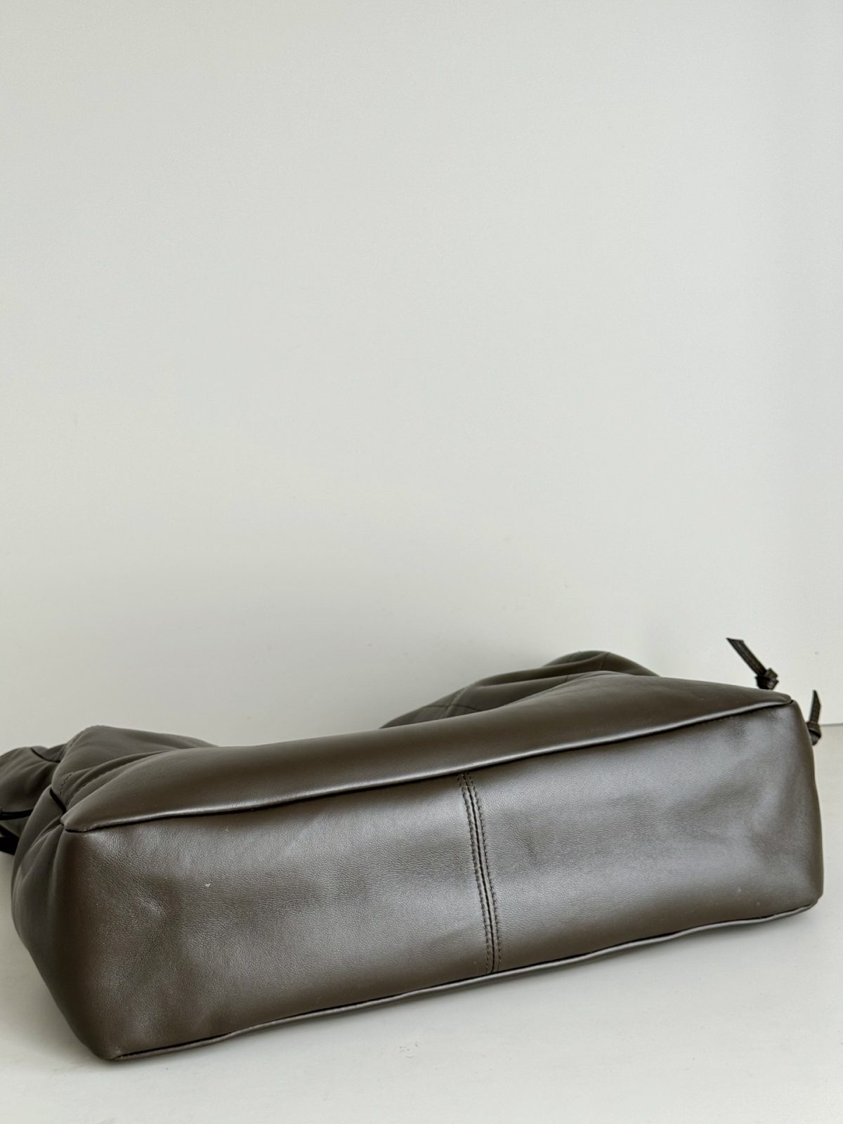 Yves Saint Laurent Jamie 4.3 Large Pochon - Image 7