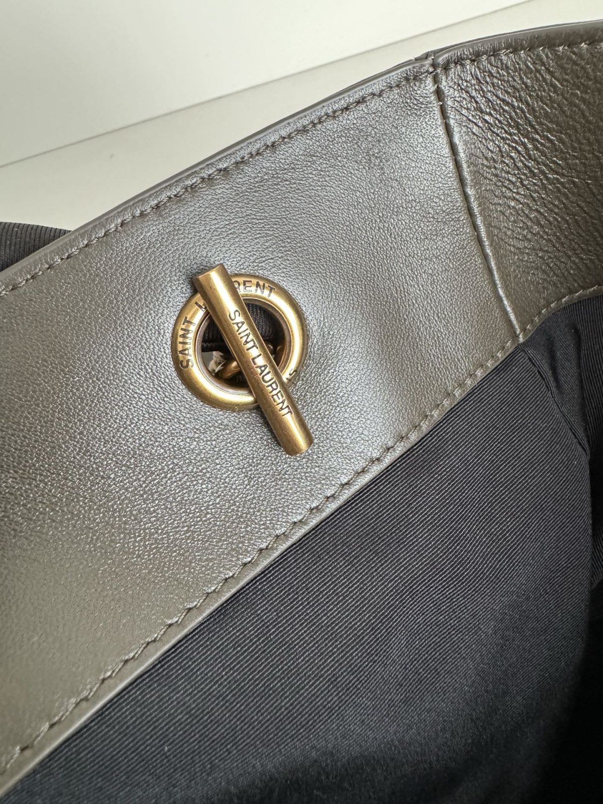 Yves Saint Laurent Jamie 4.3 Large Pochon - Image 9