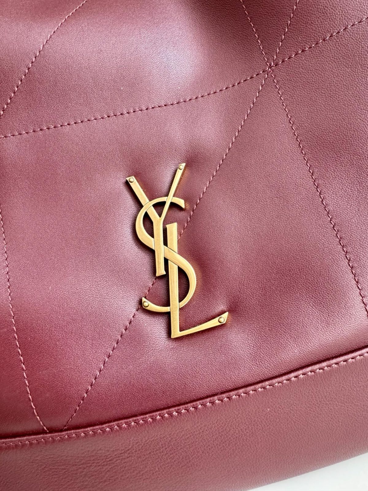 Yves Saint Laurent Jamie 4.3 Large Pochon - Image 4