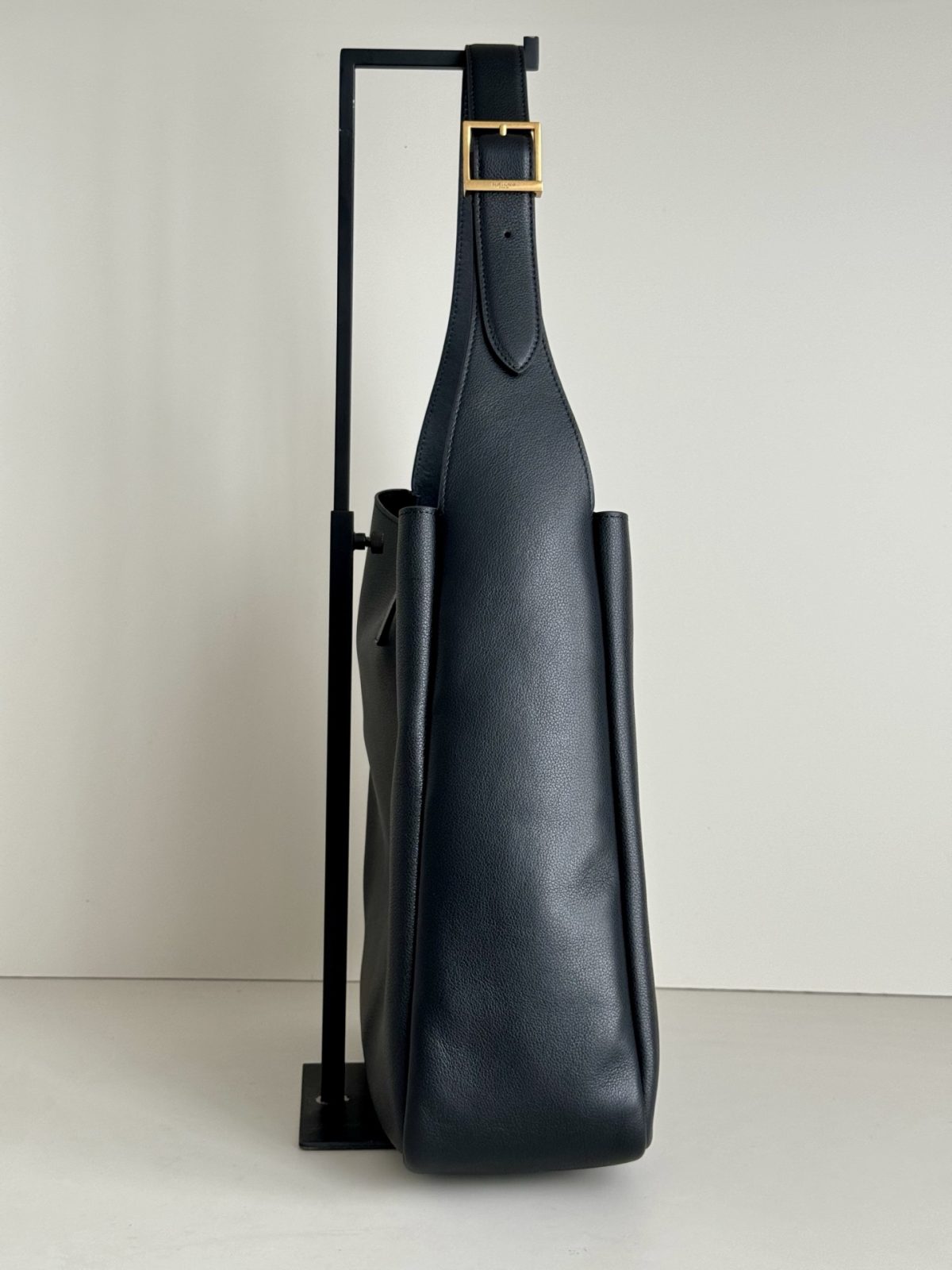 Yves Saint Laurent LE5A7 Large Hobo Bag - Image 3