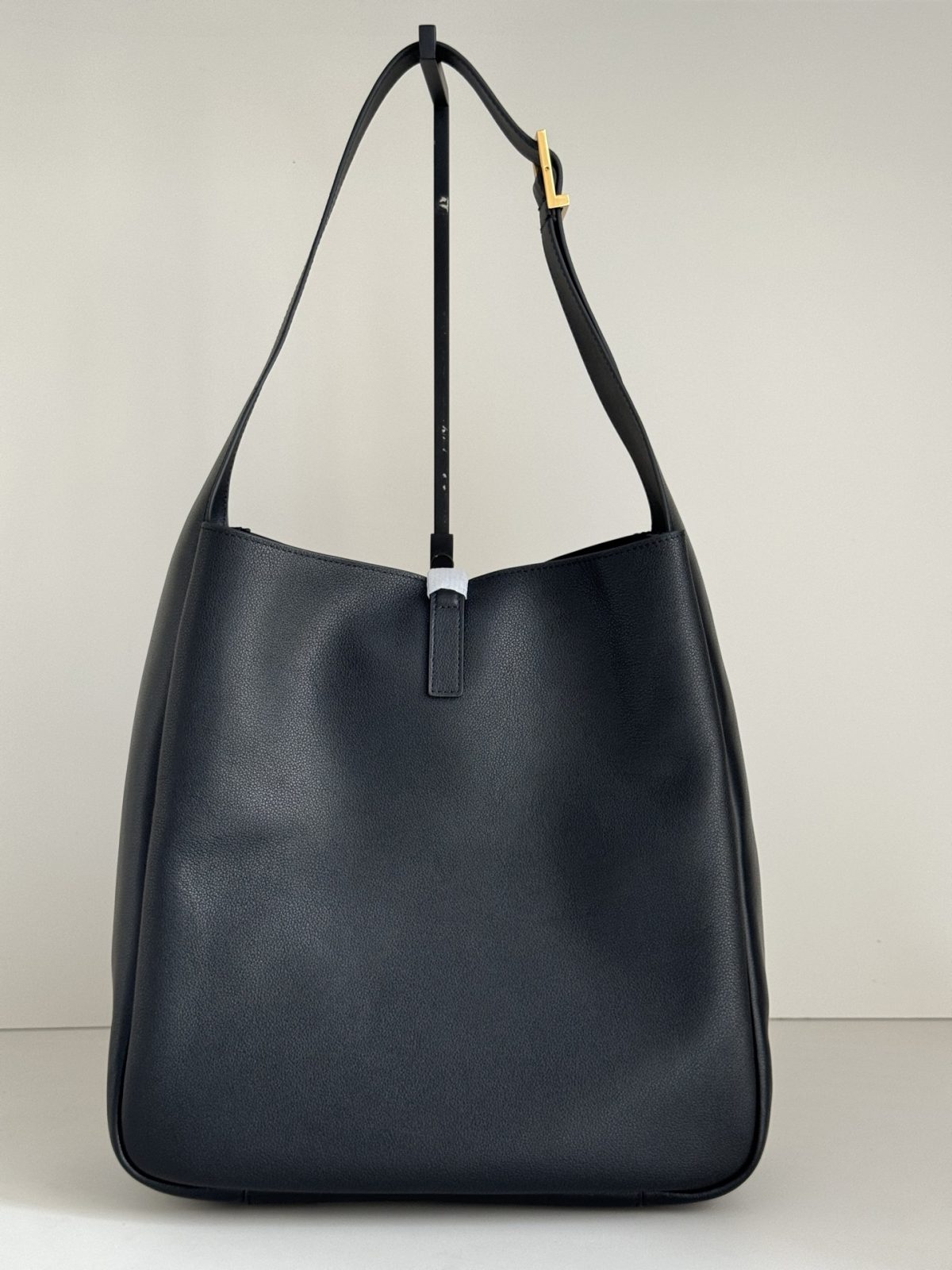 Yves Saint Laurent LE5A7 Large Hobo Bag - Image 4