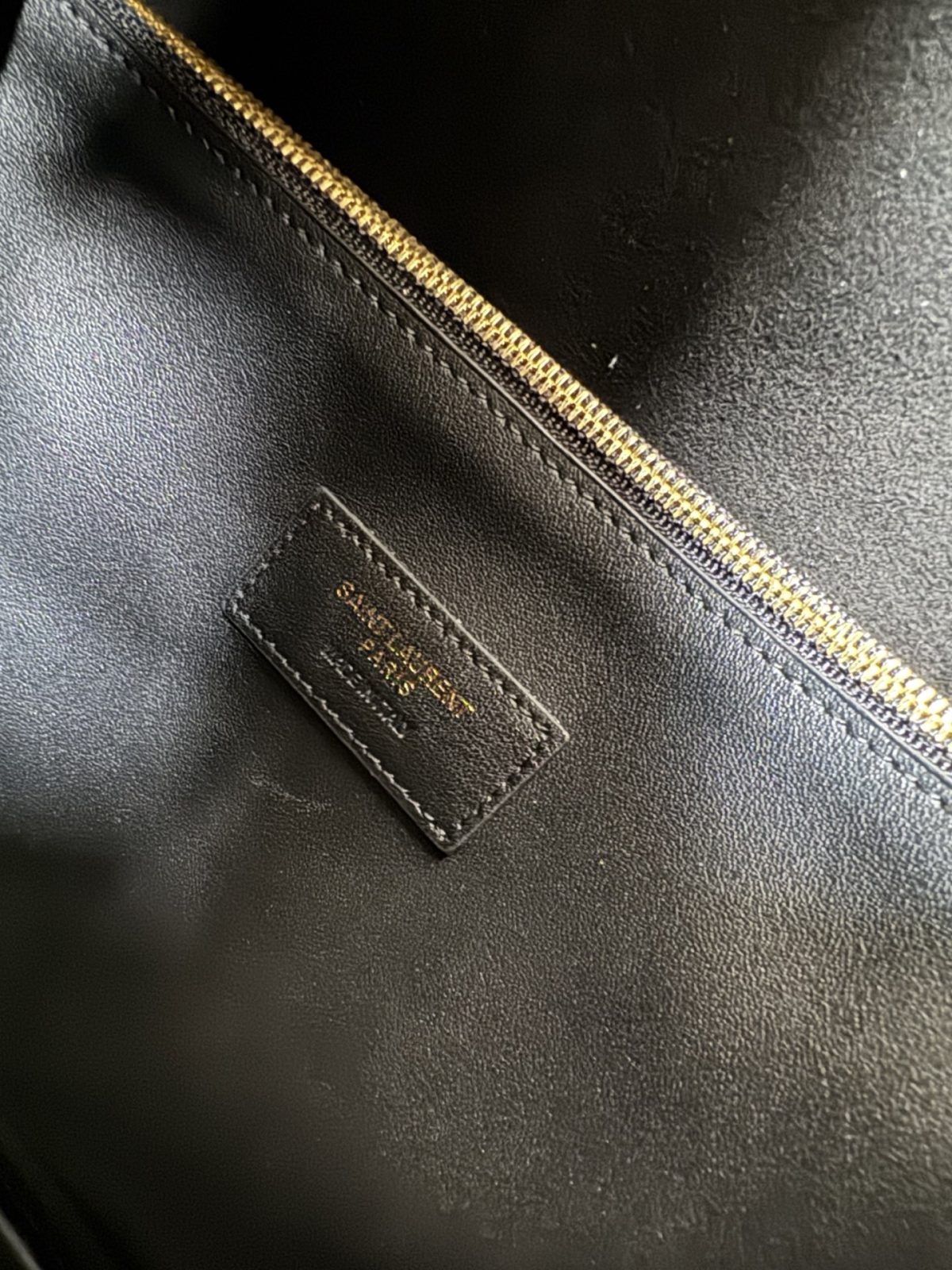 Yves Saint Laurent LE5A7 Large Hobo Bag - Image 9