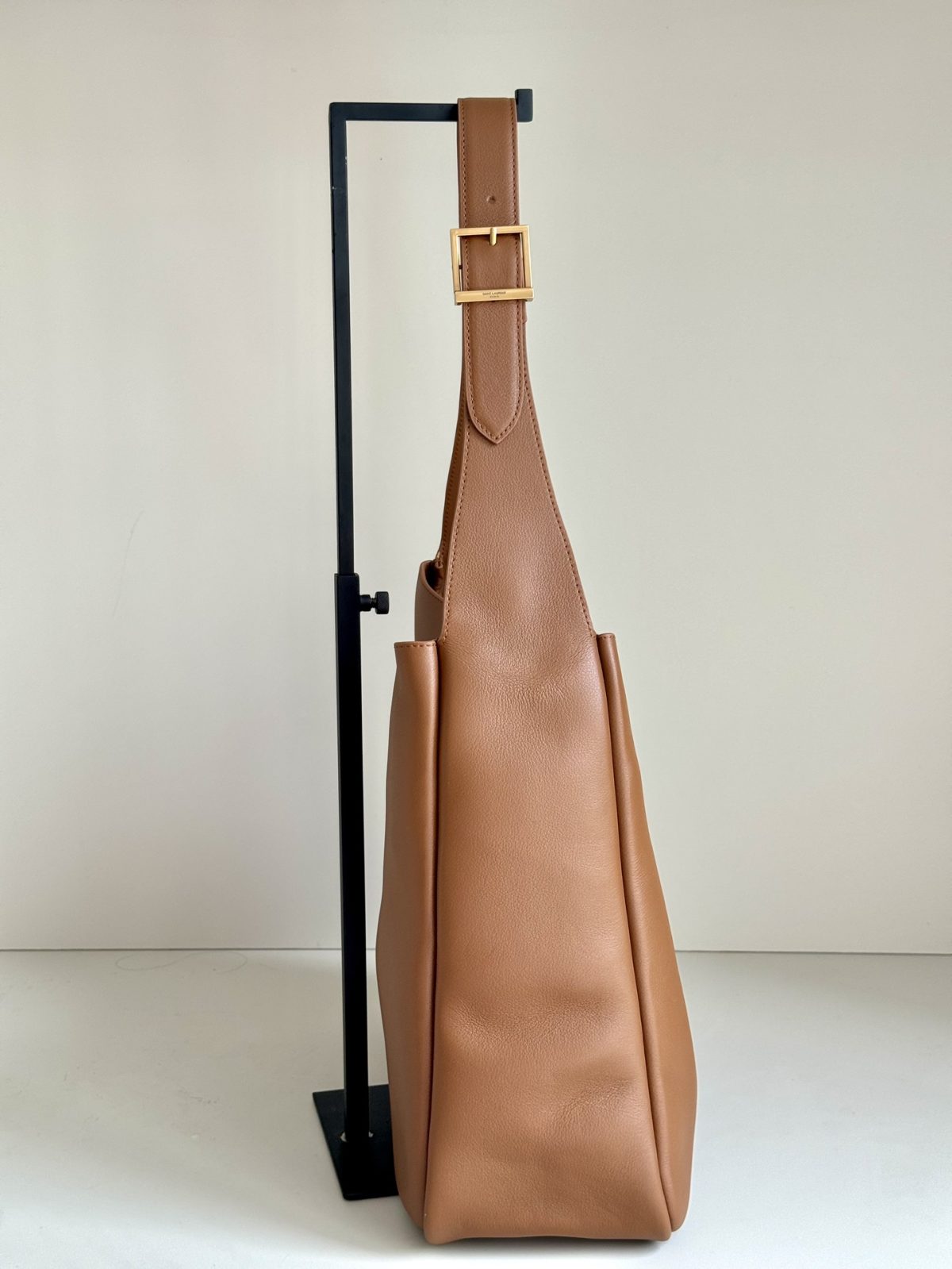 Yves Saint Laurent LE5A7 Large Hobo Bag - Image 3