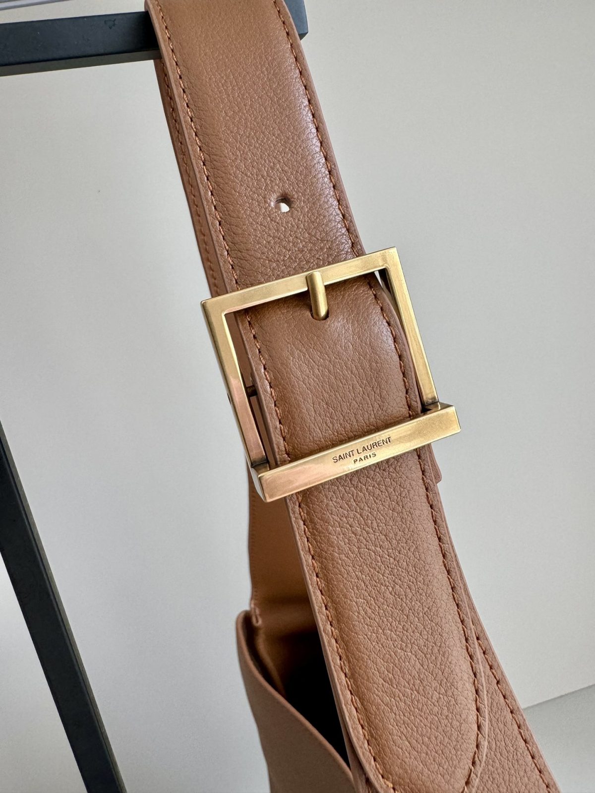Yves Saint Laurent LE5A7 Large Hobo Bag - Image 4