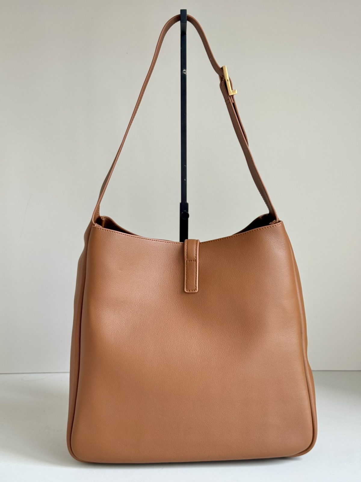 Yves Saint Laurent LE5A7 Large Hobo Bag - Image 5