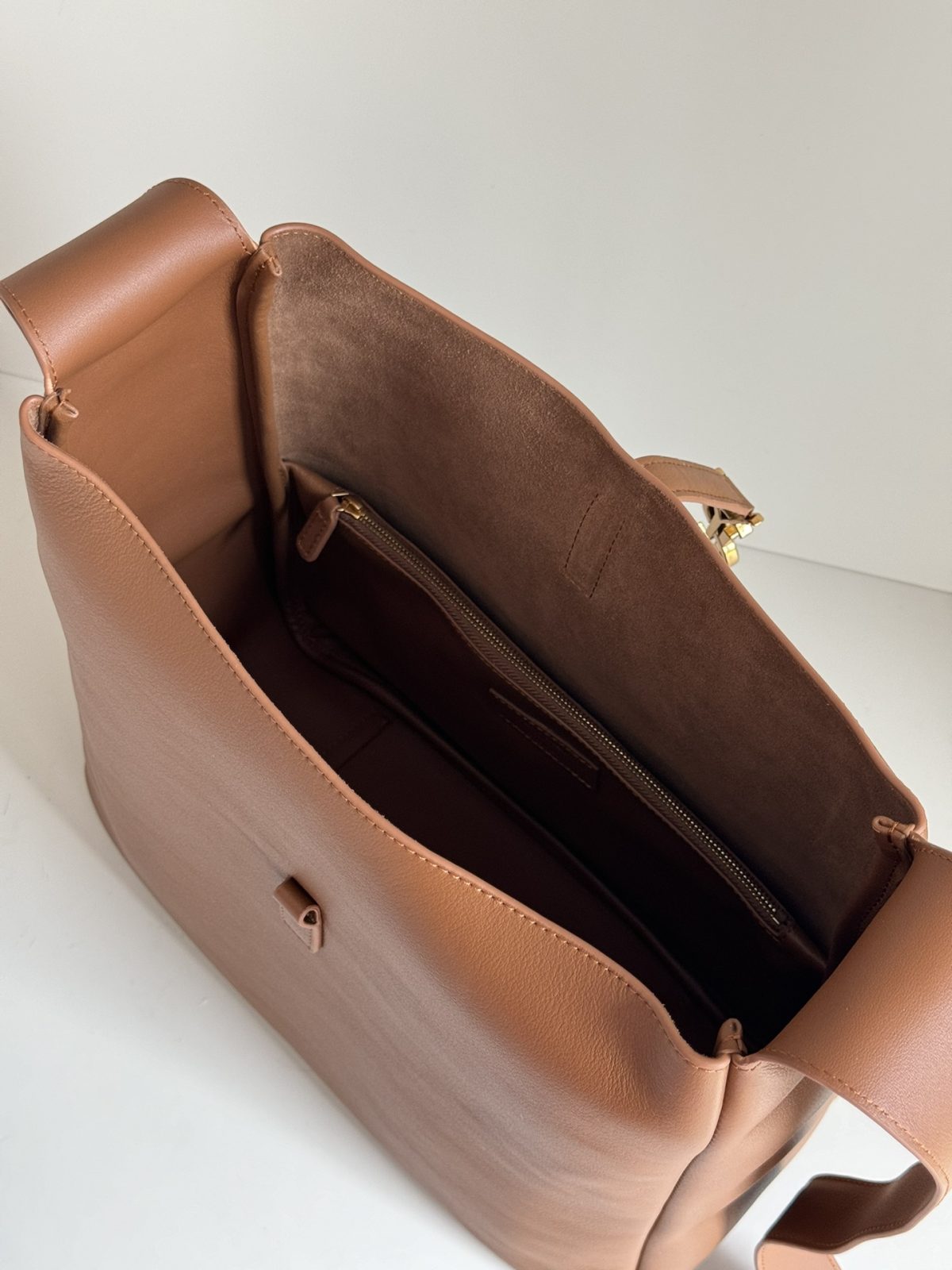 Yves Saint Laurent LE5A7 Large Hobo Bag - Image 9