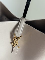 Yves Saint Laurent LE5A7 Large Hobo Bag - Image 4