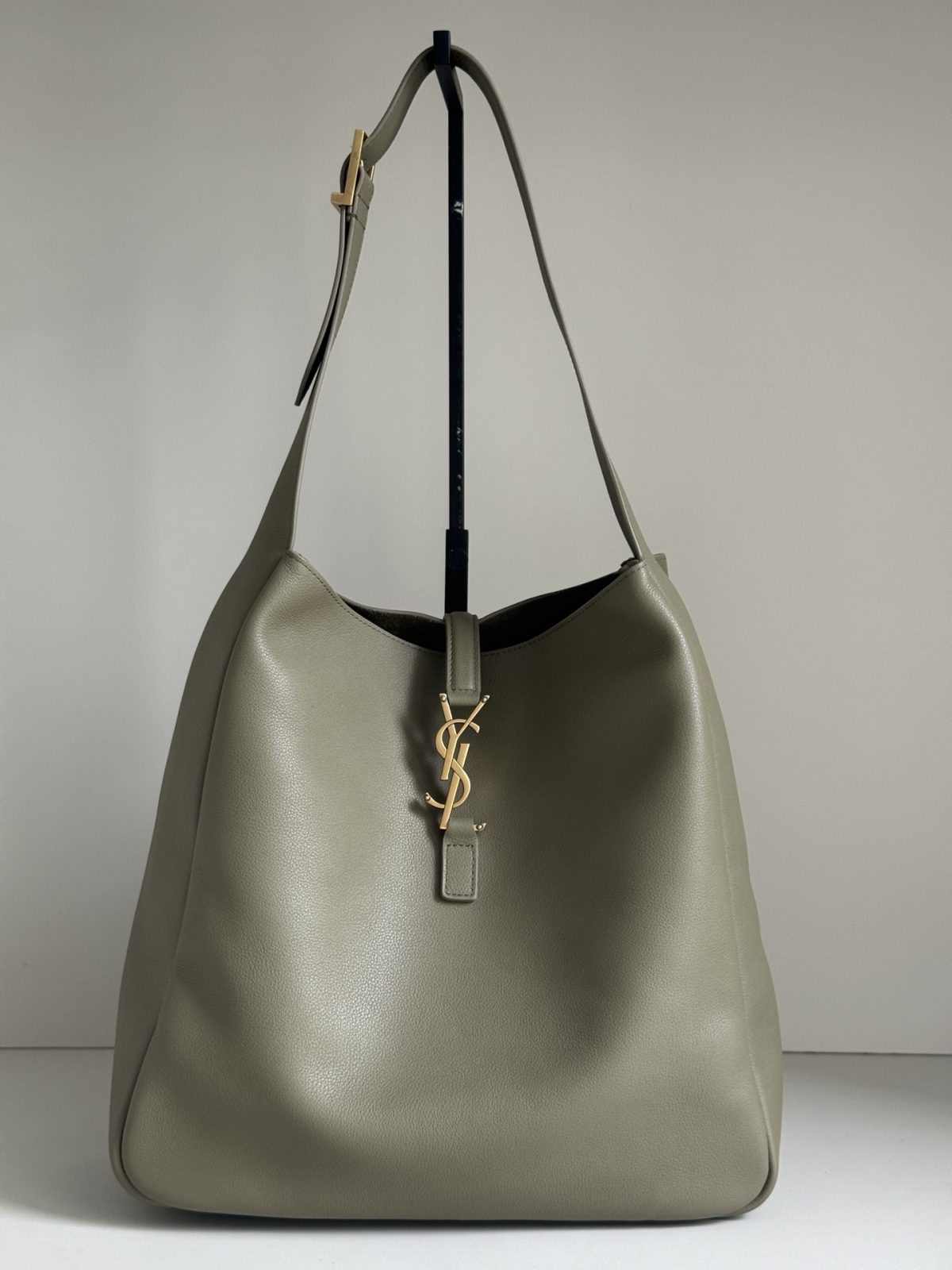 Yves Saint Laurent LE5A7 Large Hobo Bag - Image 1