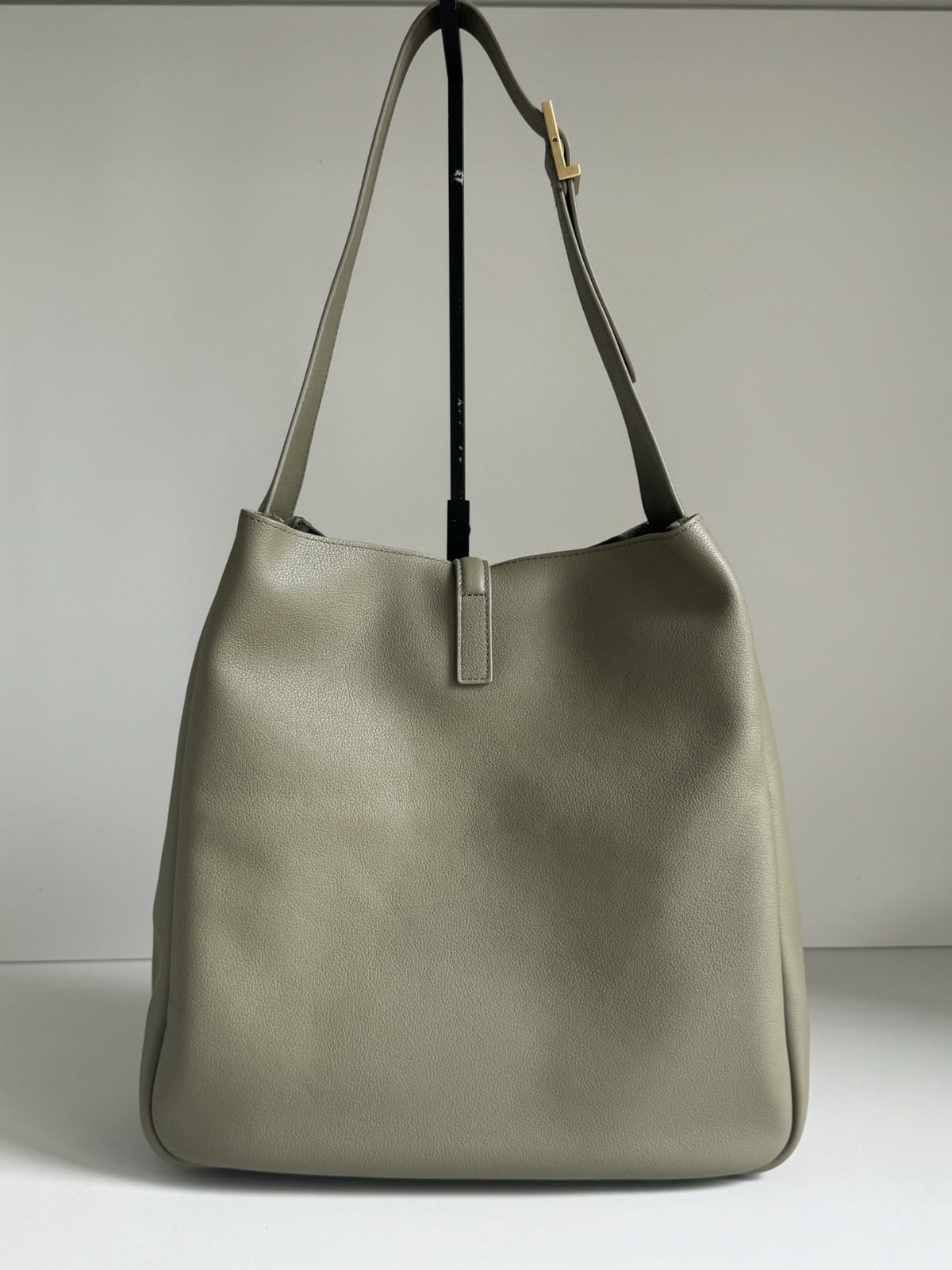 Yves Saint Laurent LE5A7 Large Hobo Bag - Image 3