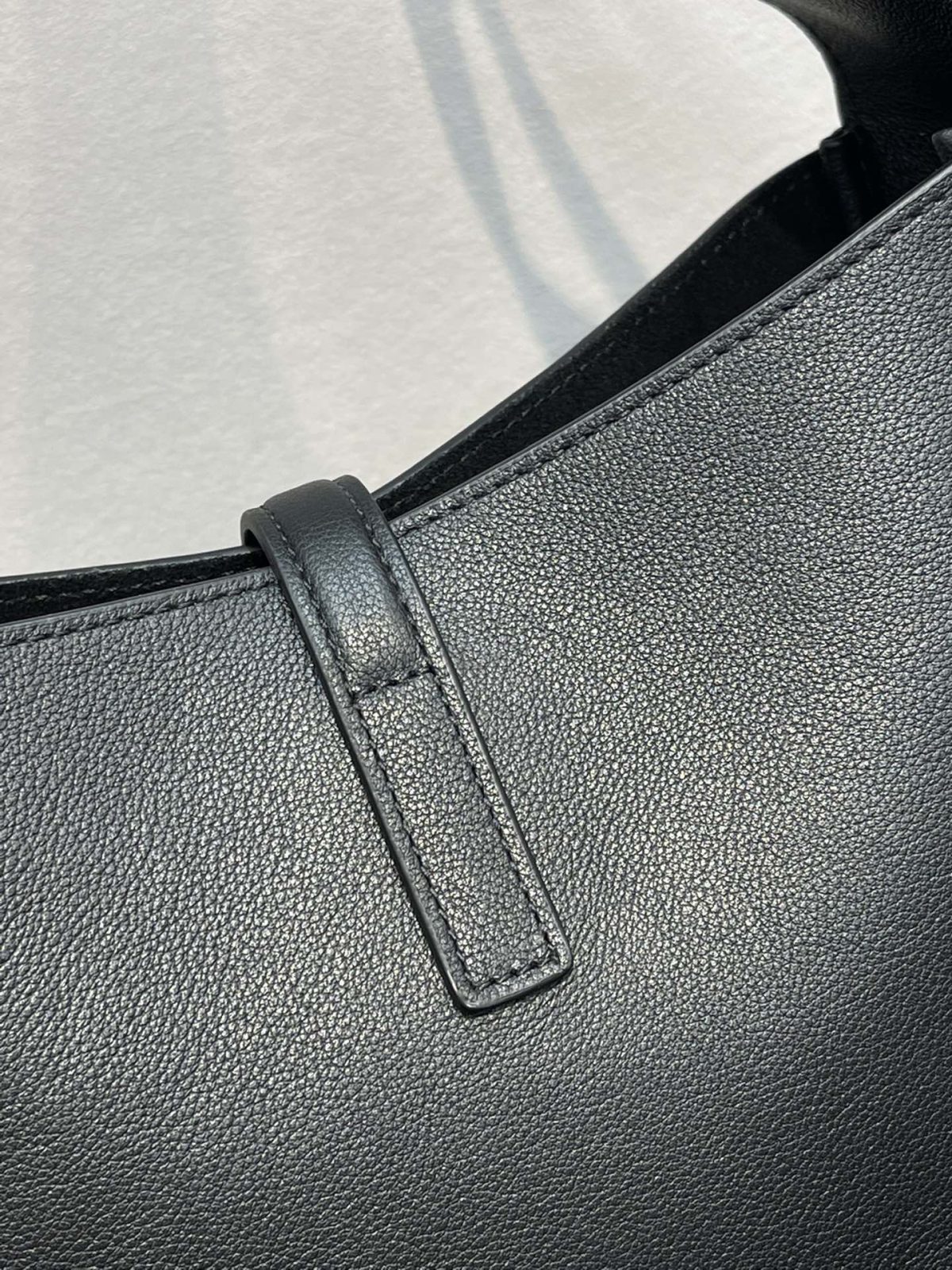 Yves Saint Laurent LE5A7 Small Hobo Bag - Image 4