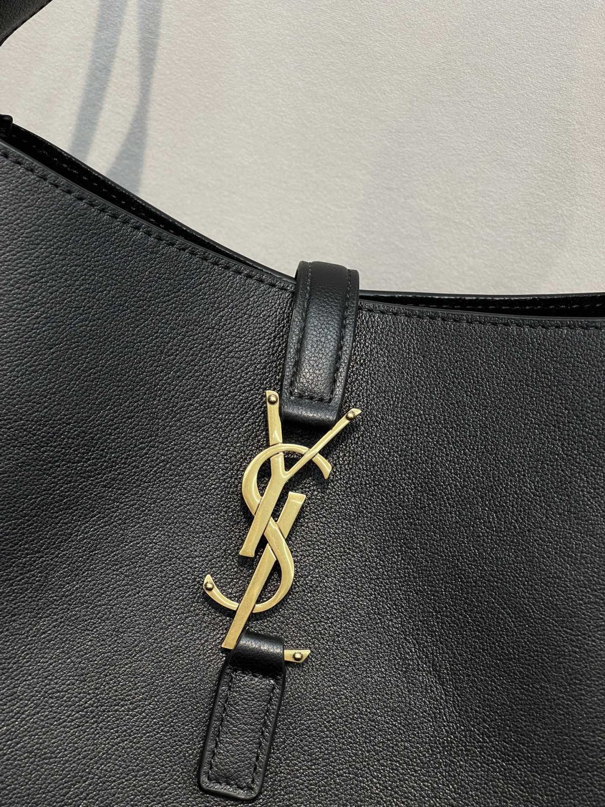 Yves Saint Laurent LE5A7 Small Hobo Bag - Image 3