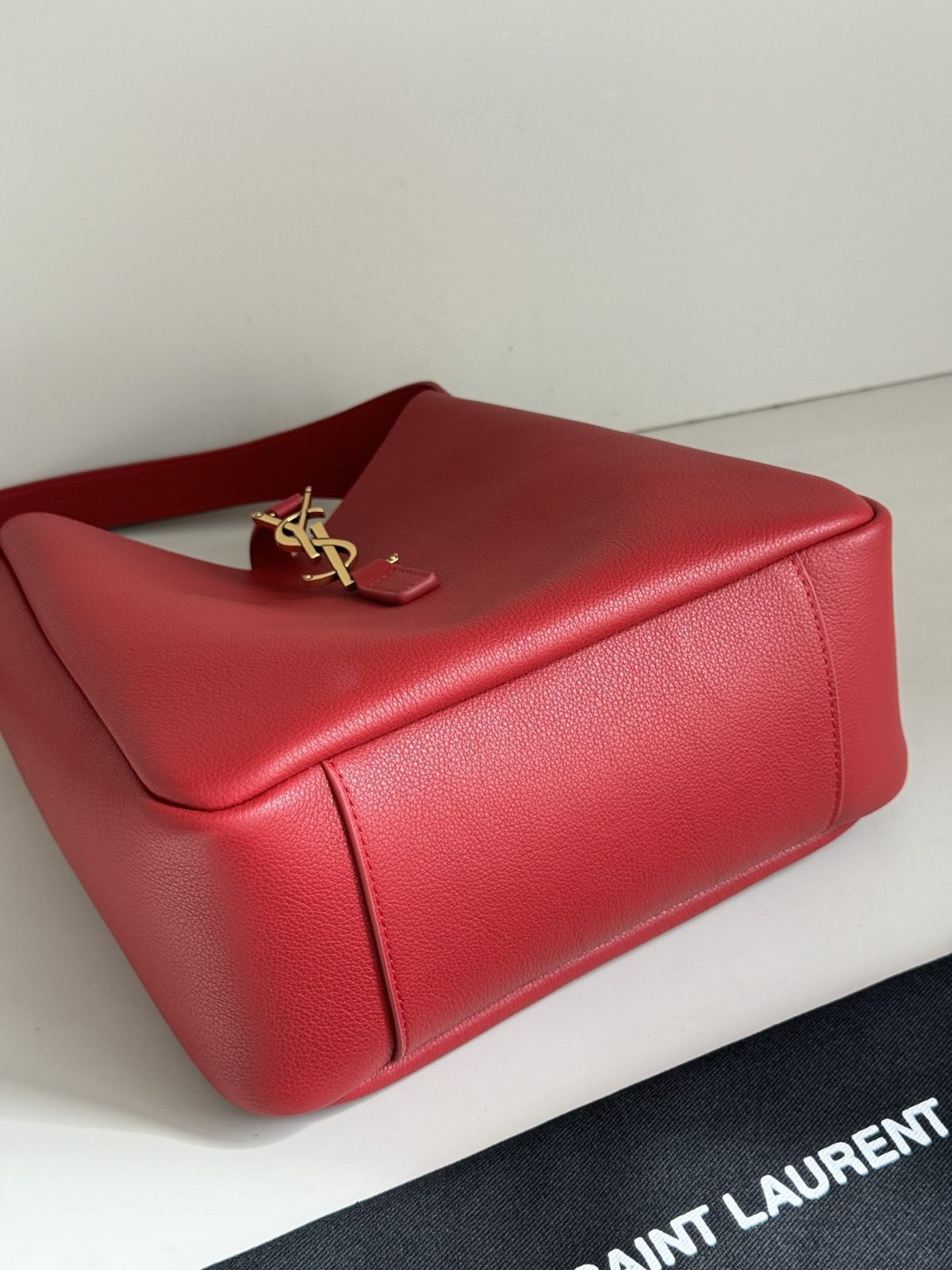 Yves Saint Laurent LE5A7 Small Hobo Bag - Image 4